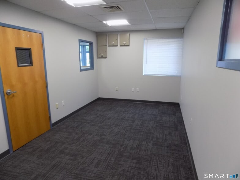 More Photos Of 151 East St, Plainville Auto Dealership For Lease