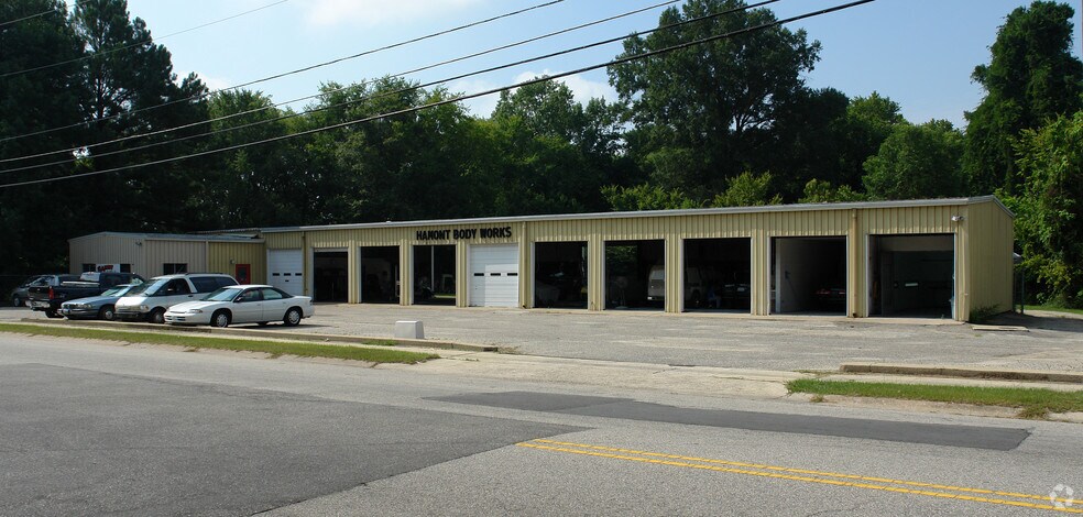 Primary Photo Of 325 Cumberland St, Fayetteville Auto Repair For Sale