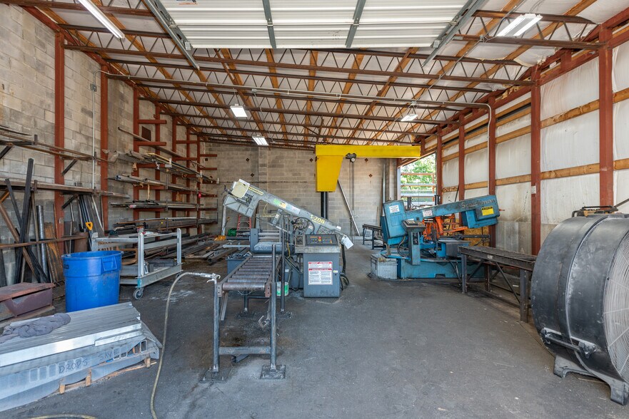 More Photos Of 36 W Pennsylvania Ave, Walkersville Warehouse For Sale