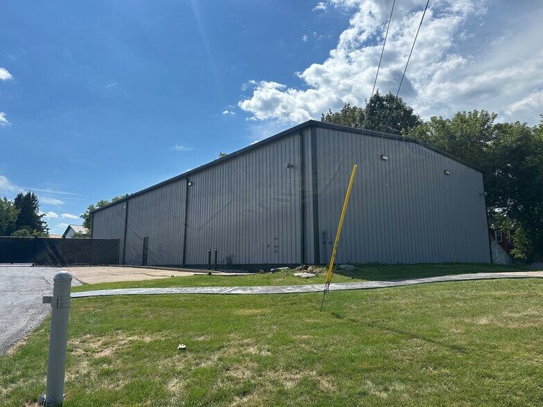 More Photos Of 335 Commerce Blvd, Liverpool Unknown For Lease