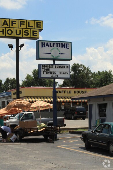 More Photos Of 508 Lexington St, Versailles Restaurant For Sale