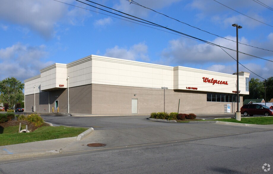 More Photos Of 2562 Navarre Ave, Oregon Freestanding For Sale