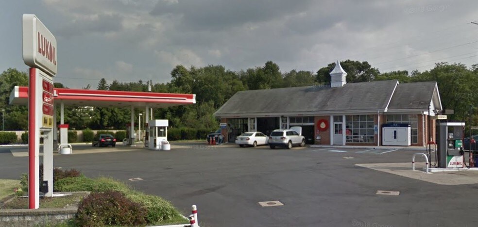 Primary Photo Of 525 Eagle Rock Ave, Roseland Service Station For Lease