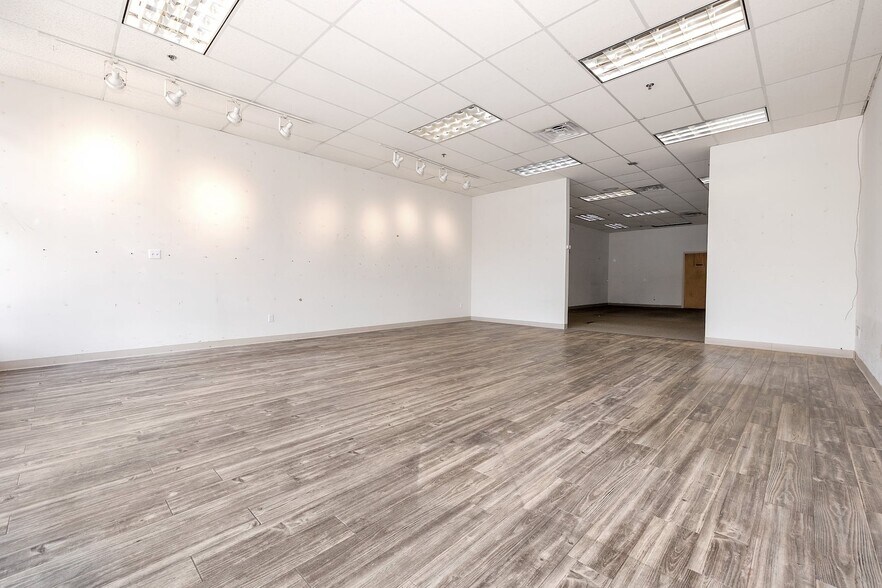 More Photos Of 27 N Middletown Rd, Nanuet Freestanding For Lease