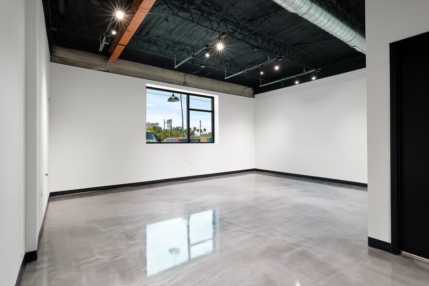 More Photos Of 804 Pecan Blvd, McAllen Coworking Space