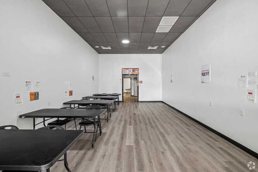 More Photos Of 301 N Guadalupe St, San Marcos Storefront Retail Office For Lease