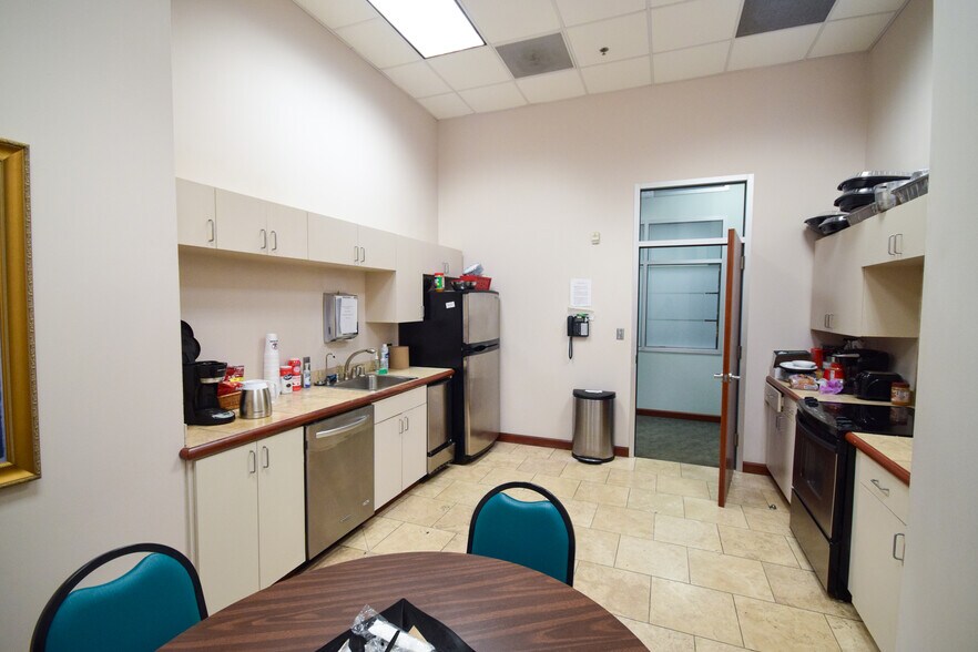 More Photos Of 1001 La Harpe Blvd, Little Rock Office For Sale