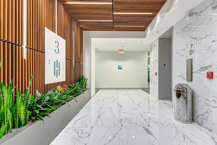 More Photos Of 427 W 20th St, Houston Medical For Lease