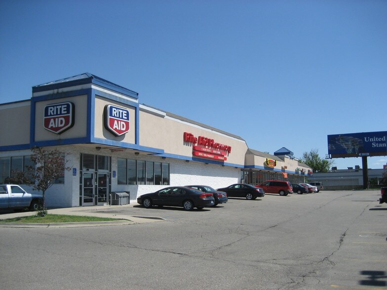 Primary Photo Of 3009-3023 S Dort Hwy, Flint Drugstore For Sale