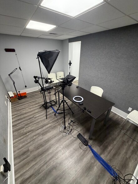 More Photos Of 308 W Main St, Smithtown Loft Creative Space For Lease