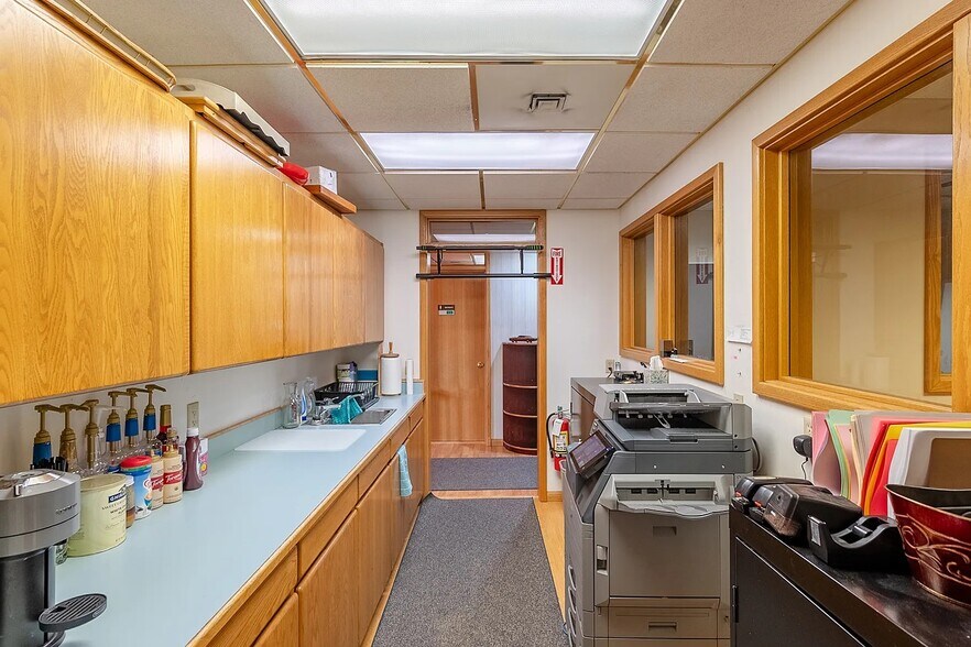 More Photos Of 100 E Broadway Ave, Moses Lake Office For Lease