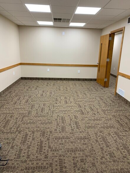 More Photos Of 2213 Shenango Valley Fwy, Hermitage Office For Lease