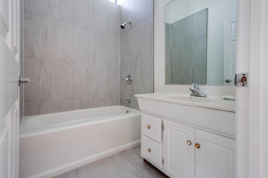 More Photos Of 343 E Alvarado St, Fallbrook Freestanding For Sale