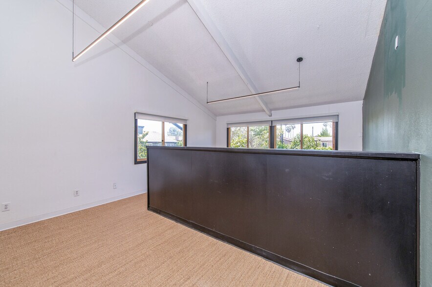 More Photos Of 2482 Newport Blvd, Costa Mesa Loft Creative Space For Lease