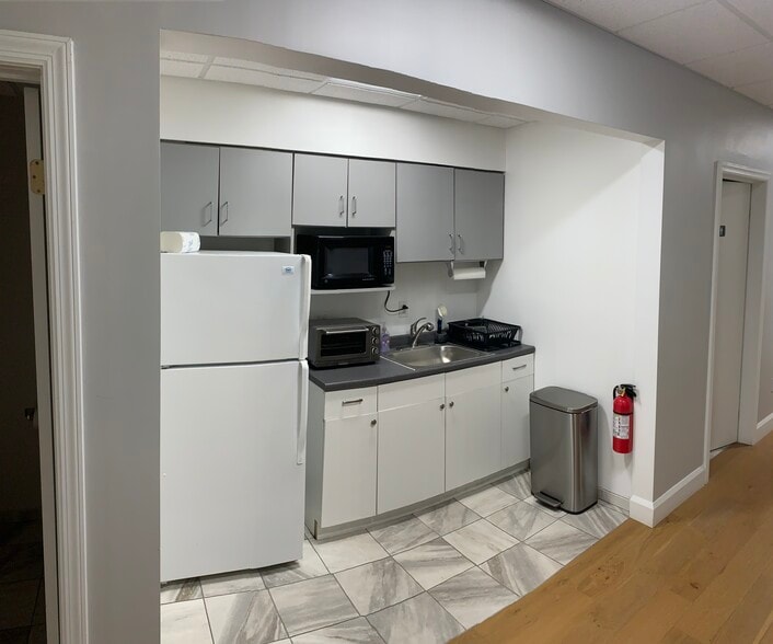 More Photos Of 20 E Main St, Carnegie Office For Lease