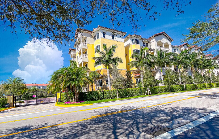 More Photos Of 4499 Weston Rd, Weston General Retail For Sale