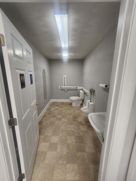 More Photos Of 223 N Main St, Franklin Office For Lease