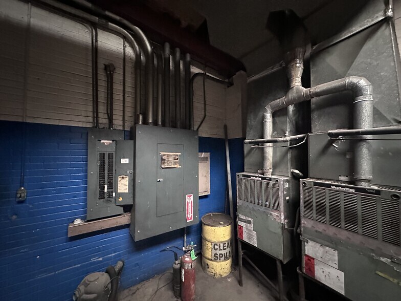 More Photos Of 205 S New Madrid St, Sikeston Light Manufacturing For Sale