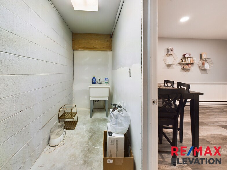 More Photos Of 915 W Fetterman St, Buffalo Office For Sale