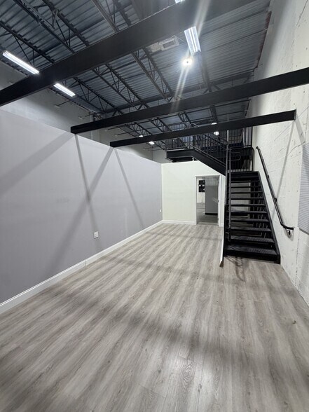 More Photos Of 2821 SW 23rd Ter, Fort Lauderdale Warehouse For Lease