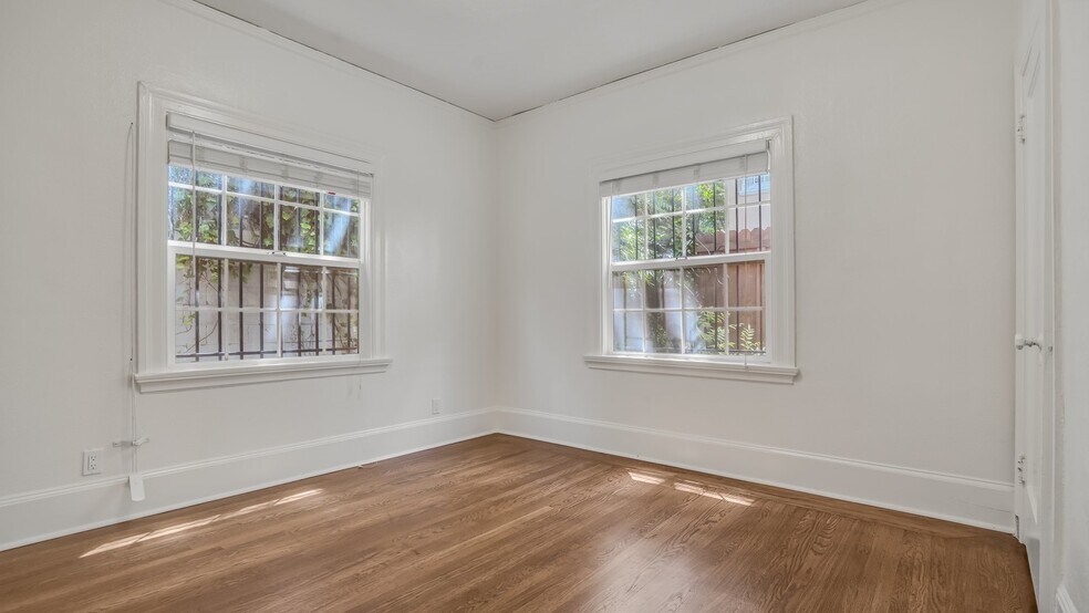 More Photos Of 1000 E 33rd St, Oakland Apartments For Sale