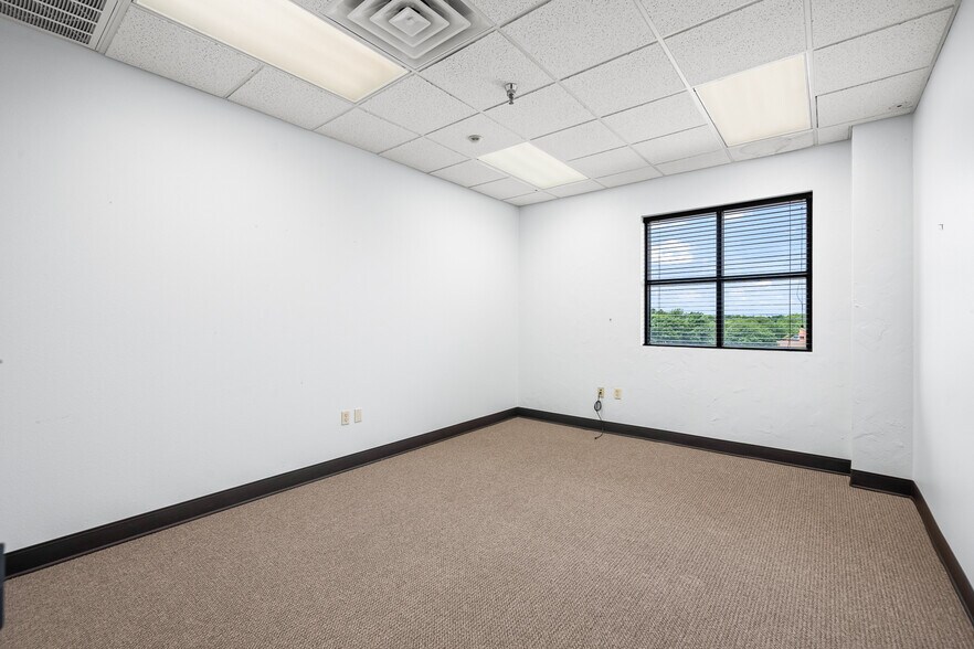 More Photos Of 7202 Slide Rd, Lubbock Medical For Lease