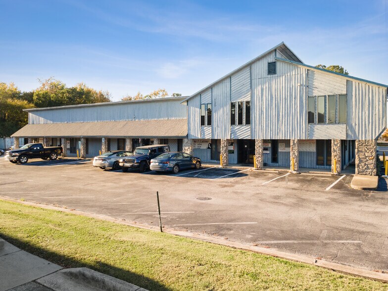 More Photos Of 411 Western Blvd, Jacksonville Office For Sale