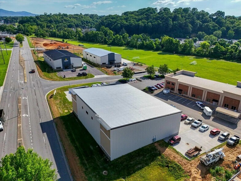 More Photos Of 68 St John rd, Salem Industrial For Lease