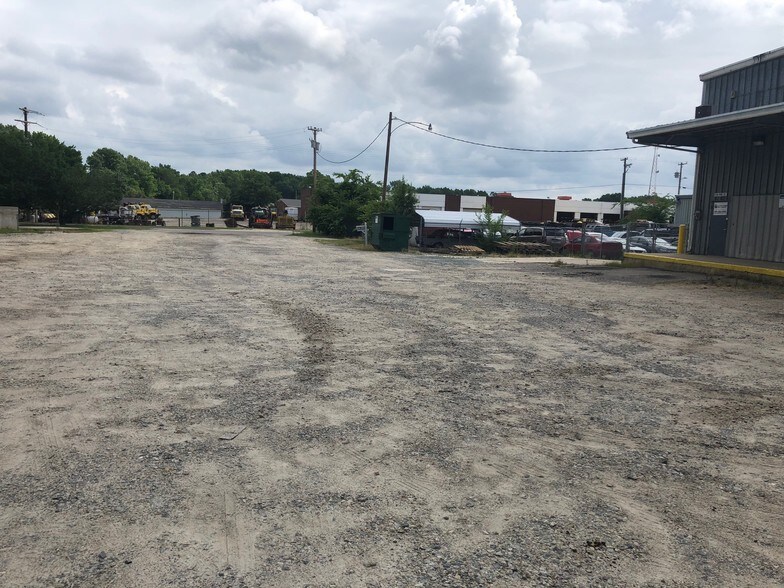 More Photos Of 251 Poe St, Fayetteville Warehouse For Lease