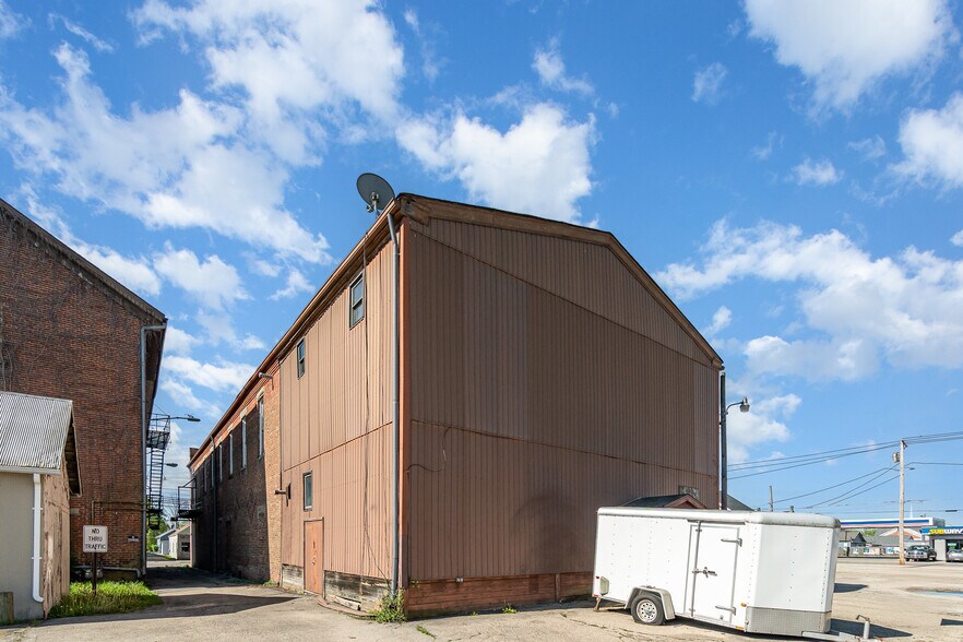 More Photos Of 222 W Plane St, Bethel Storefront For Sale