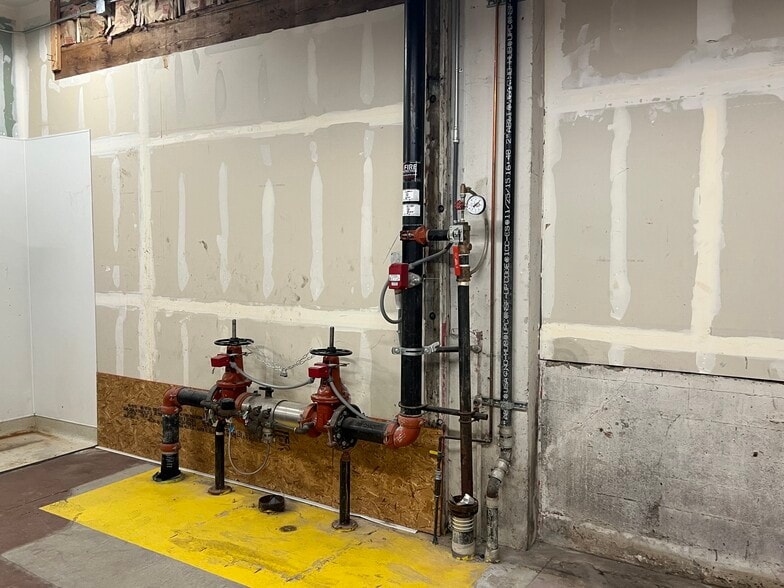 More Photos Of 6232 Mission St, Daly City Freestanding For Lease