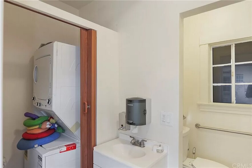 More Photos Of 522 W VERNON Ave, Los Angeles Daycare Center For Sale