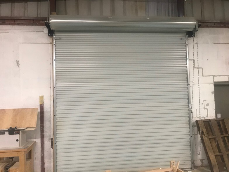 More Photos Of 108 E Southport, Dothan Light Distribution For Sale