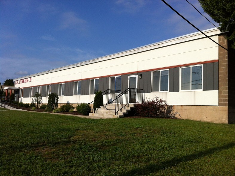 More Photos Of 370 State St, North Haven Light Distribution For Lease