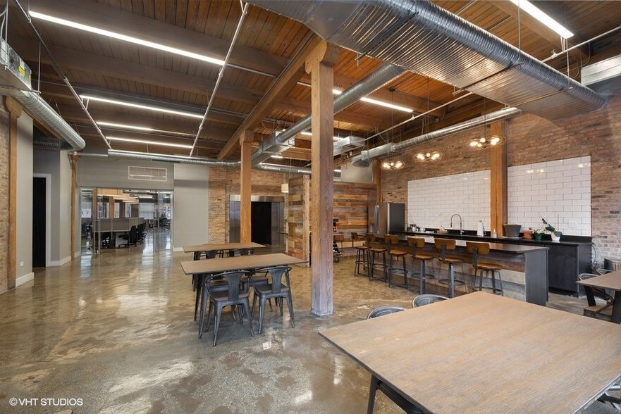 More Photos Of 401 W Ontario St, Chicago Loft Creative Space For Lease