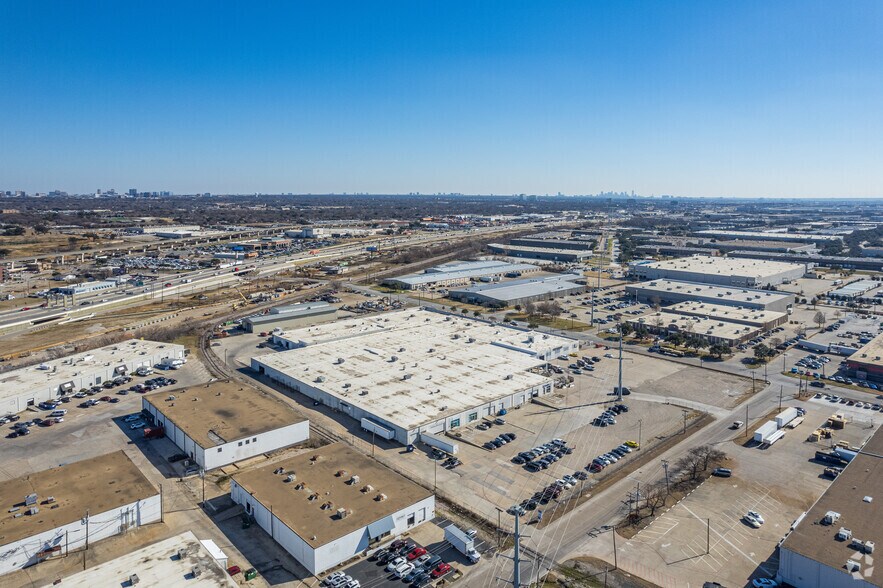 More Photos Of 1000 W Crosby Rd, Carrollton Warehouse For Lease