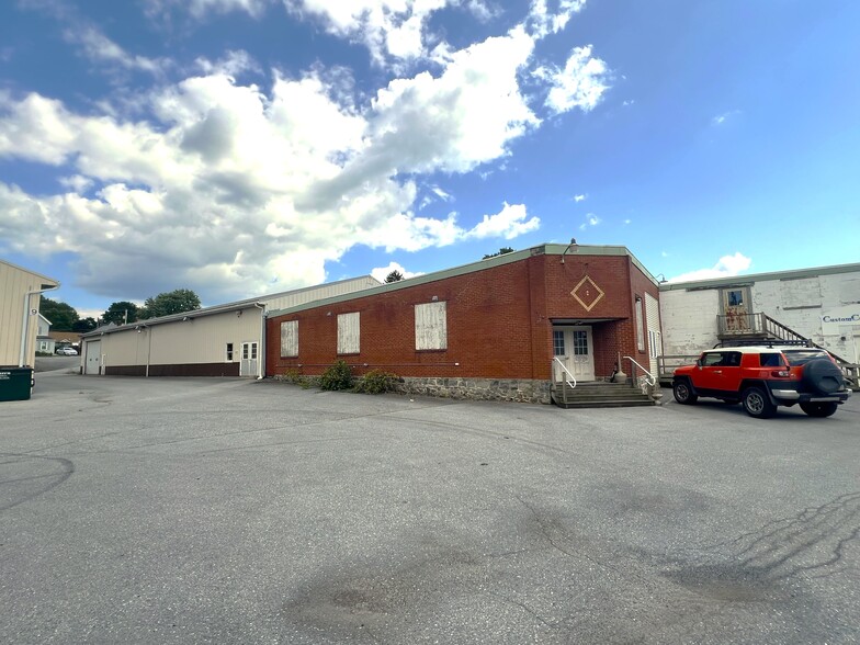 Primary Photo Of 150 Lincoln Ave, Reinholds Manufacturing For Lease