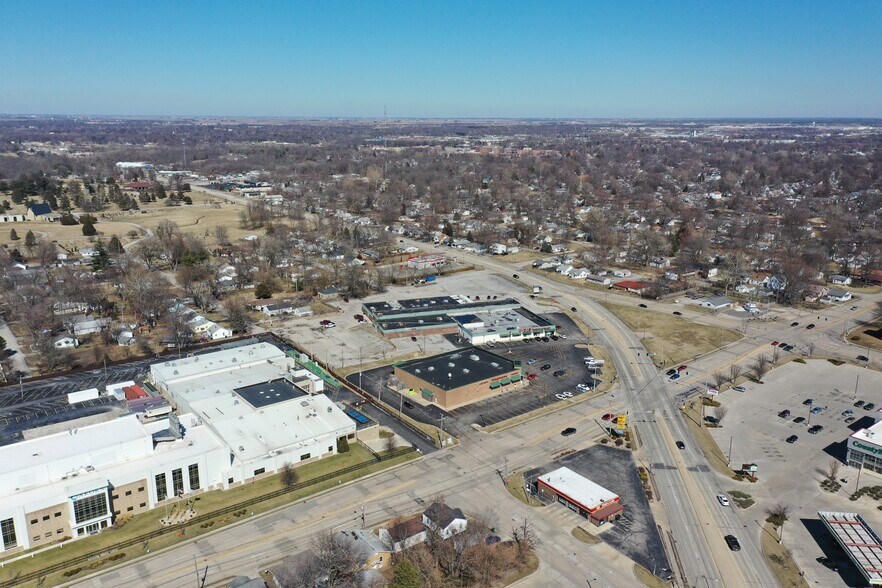 More Photos Of 1311 IL-48, Decatur Drugstore For Sale