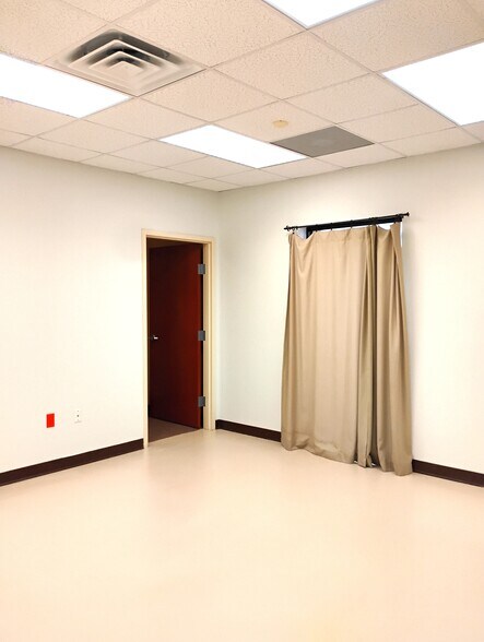 More Photos Of 1002 E Taylor St, Brownsville Office For Sale