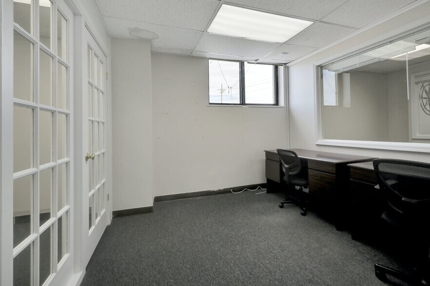 More Photos Of 55 Atlantic Ave, Lynbrook Office For Lease