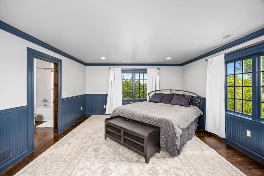 More Photos Of 4122 186th Blvd, Russell Specialty For Sale