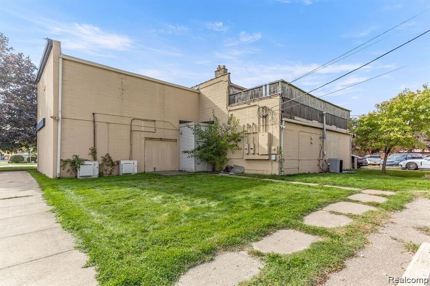 More Photos Of 3020 Oakwood Blvd, Melvindale Office For Sale
