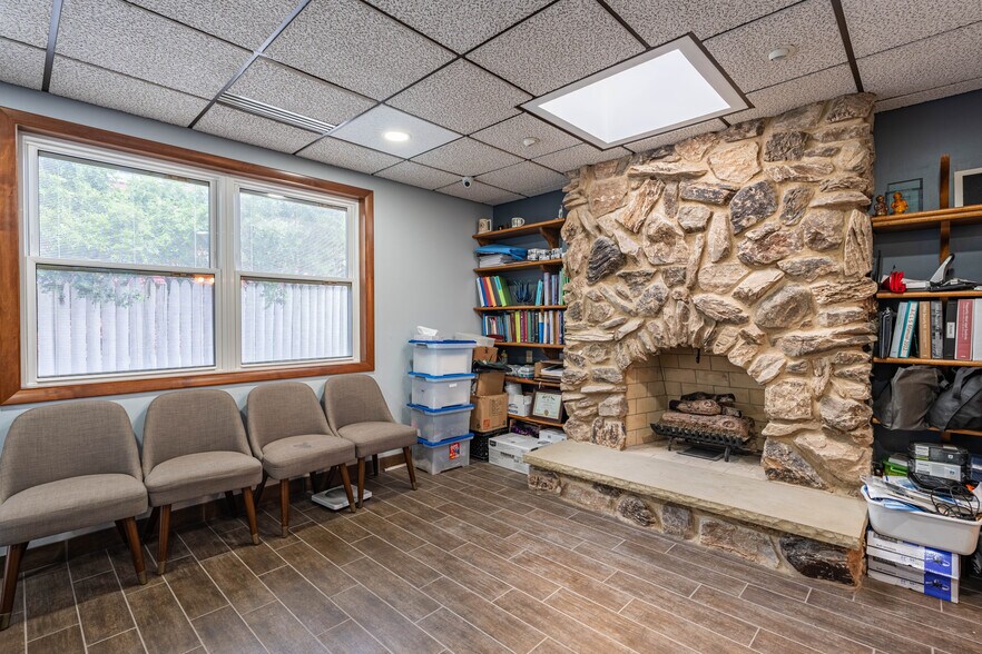 More Photos Of 605-615 W Euclid Ave, Arlington Heights Medical For Lease