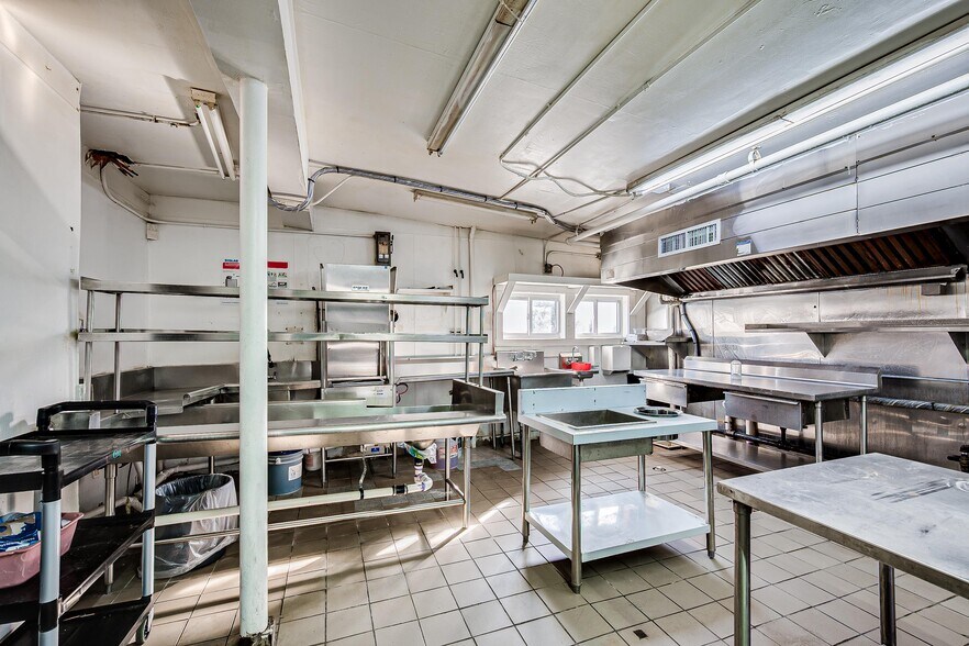 More Photos Of 3126 Woodbridge Ave, Edison Restaurant For Lease