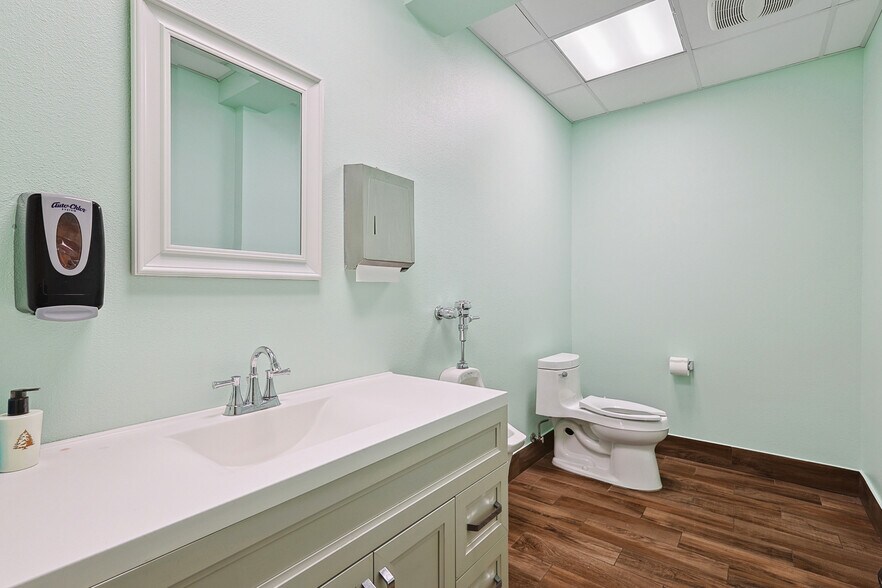 More Photos Of 8620 Clifford St, Fort Worth Restaurant For Sale