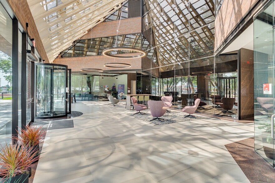 More Photos Of 2000 E Lamar Blvd, Arlington Office For Lease