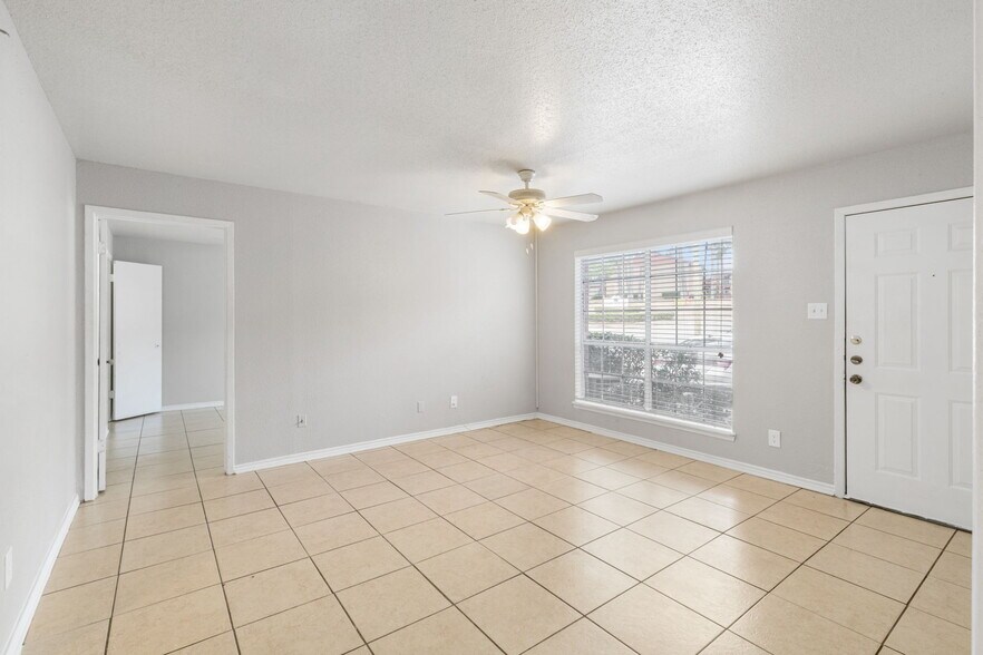 More Photos Of 2451 Lake Rd, Huntsville Apartments For Sale