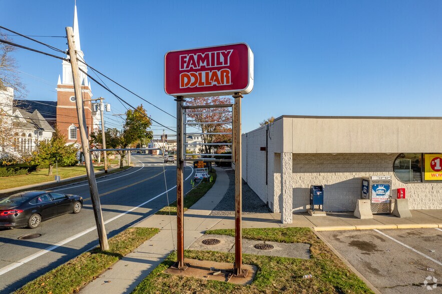 More Photos Of 570 Pontiac Ave, Cranston Freestanding For Lease