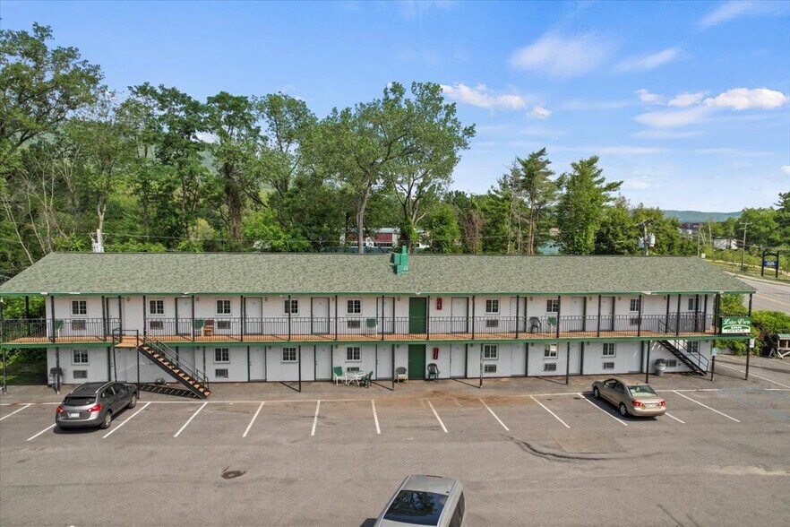 More Photos Of 5 Canada St, Lake George Hotel For Sale