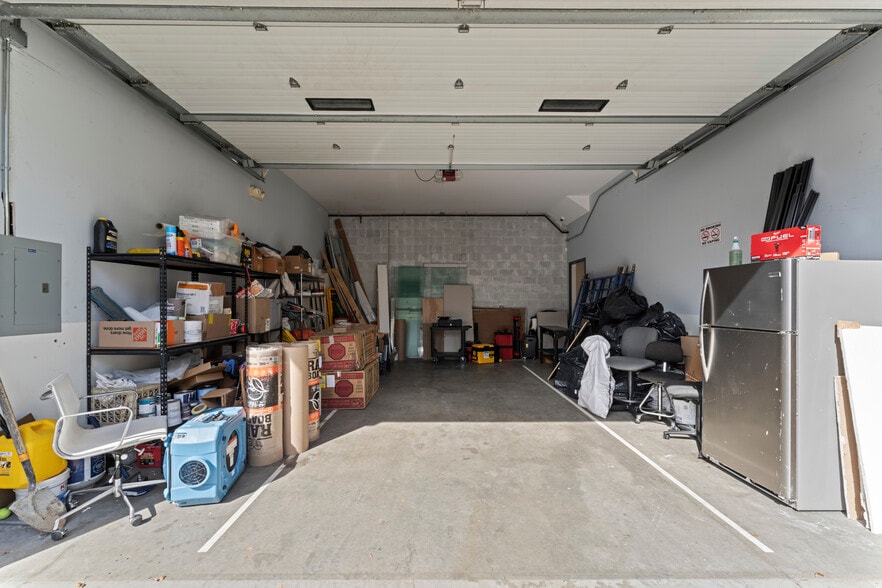 More Photos Of 23 Ryan St, Stamford Flex For Sale